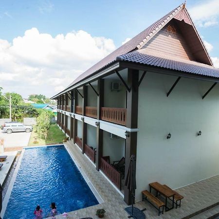 Hotel Sriananpura Chiang Mai Esterno foto