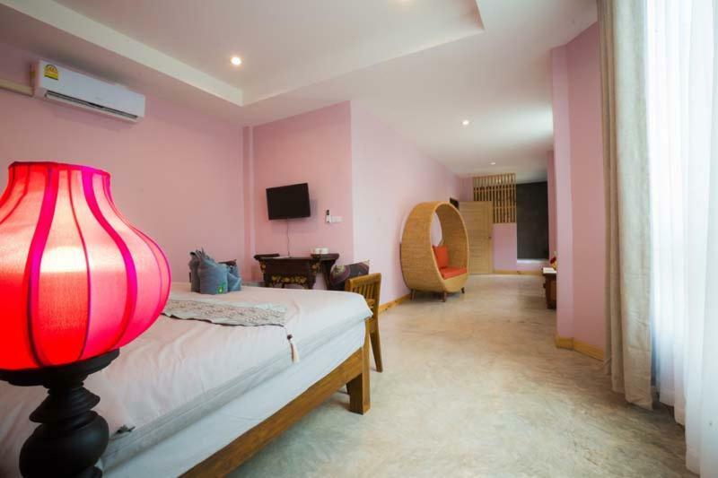 Hotel Sriananpura Chiang Mai Esterno foto