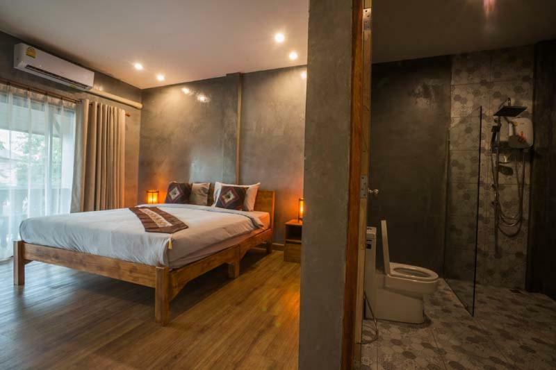 Hotel Sriananpura Chiang Mai Esterno foto