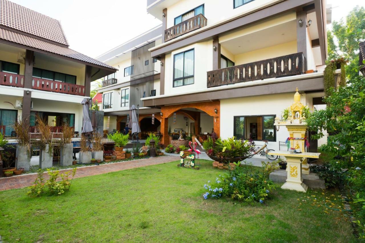 Hotel Sriananpura Chiang Mai Esterno foto