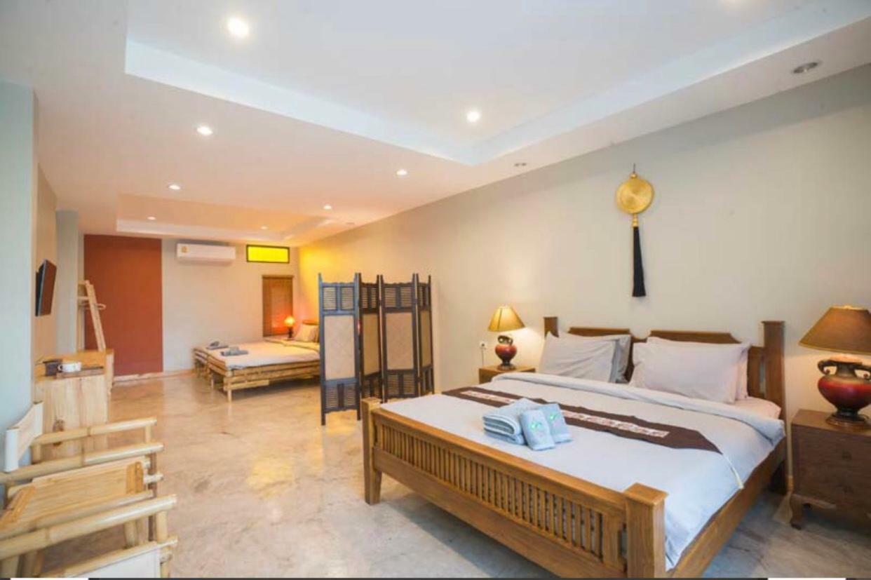 Hotel Sriananpura Chiang Mai Esterno foto