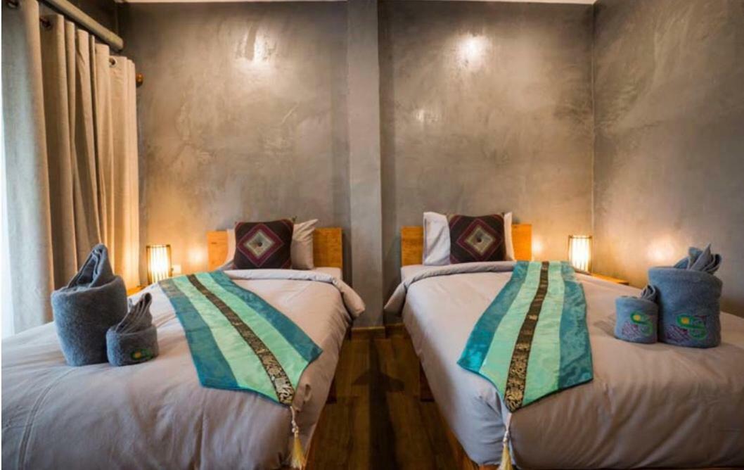Hotel Sriananpura Chiang Mai Esterno foto