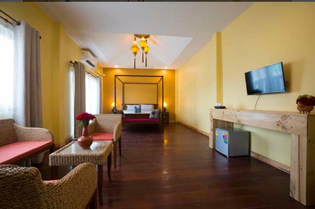 Hotel Sriananpura Chiang Mai Esterno foto