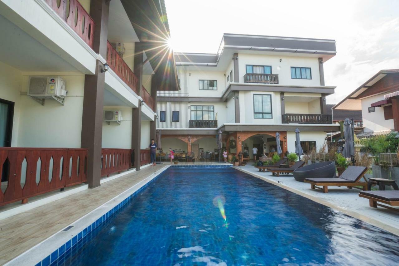 Hotel Sriananpura Chiang Mai Esterno foto