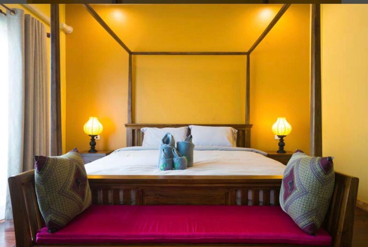 Hotel Sriananpura Chiang Mai Esterno foto